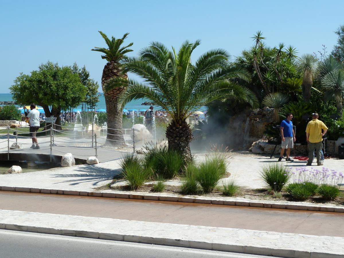 Albergo Girasole Frontemare San Benedetto del Tronto Exterior photo