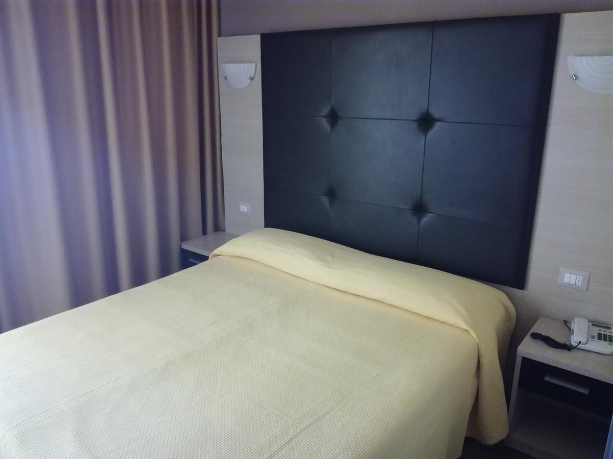 Albergo Girasole Frontemare San Benedetto del Tronto Exterior photo